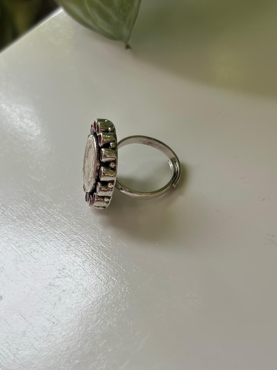 Heritage Queen Victoria Coin Ring – Ruby Cut Stones