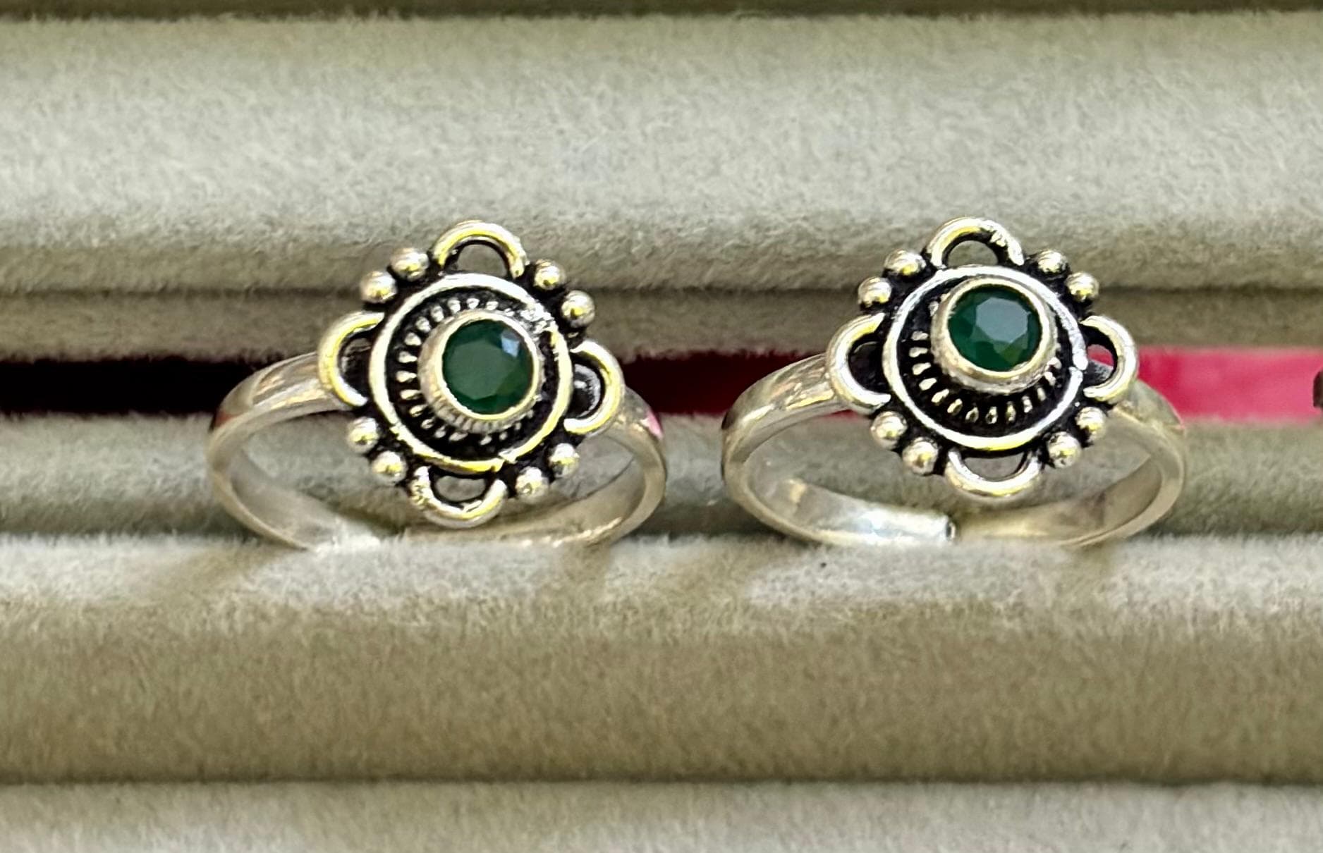 Emerald Aura Toe Rings