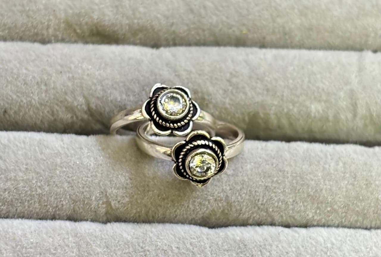 Floral Glow Toe Rings