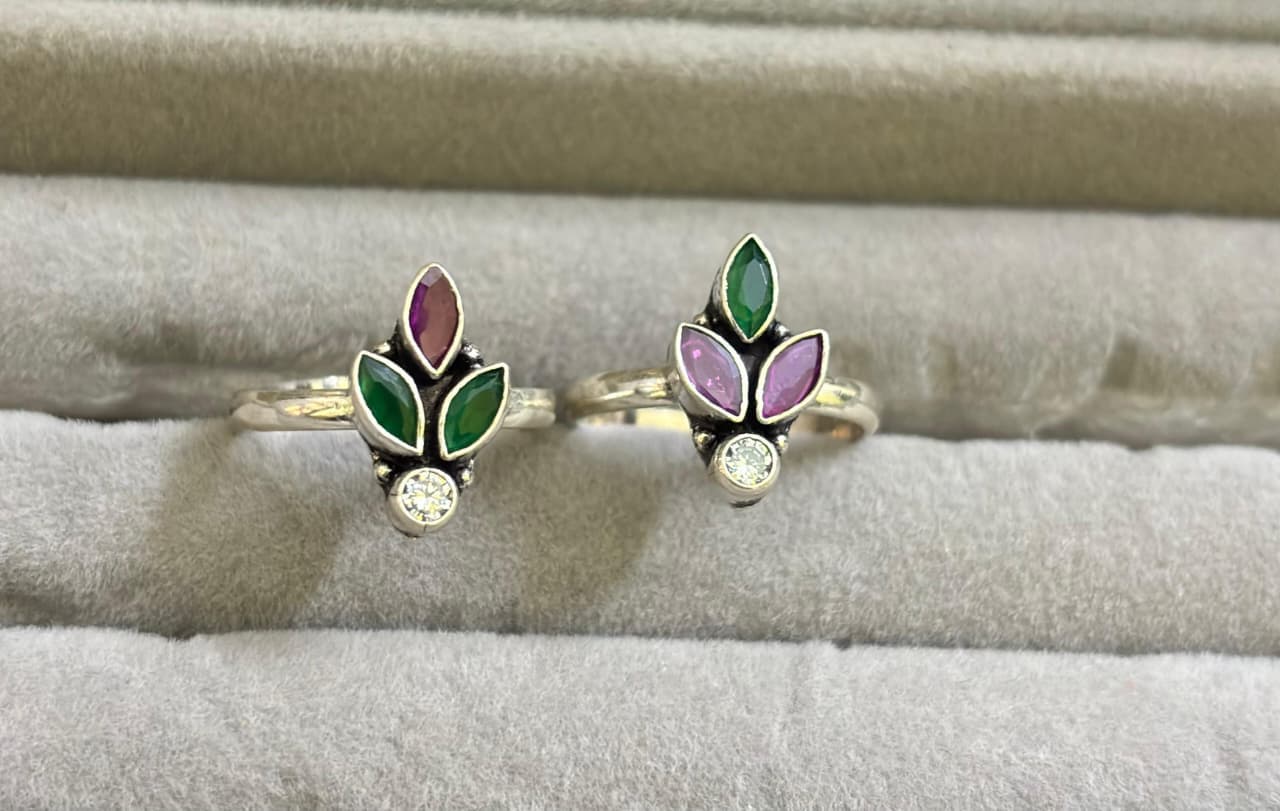 Navratna Leaf Glow Toe Rings 