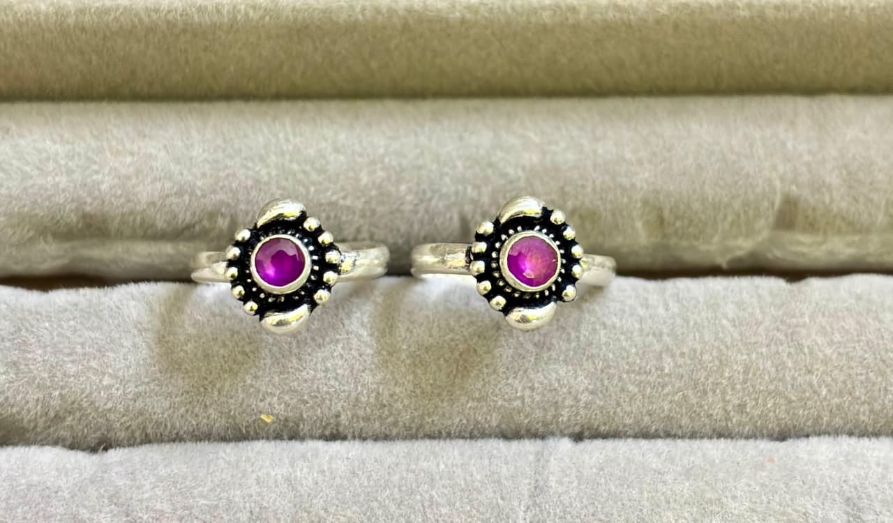 Rosé Charm Toe Rings