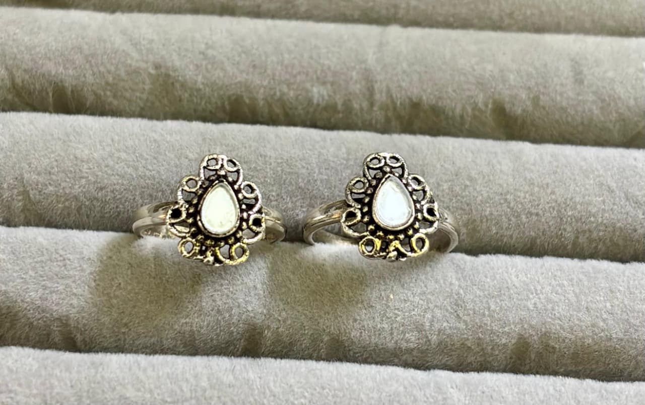 Teardrop Mirror Bloom Toe Rings